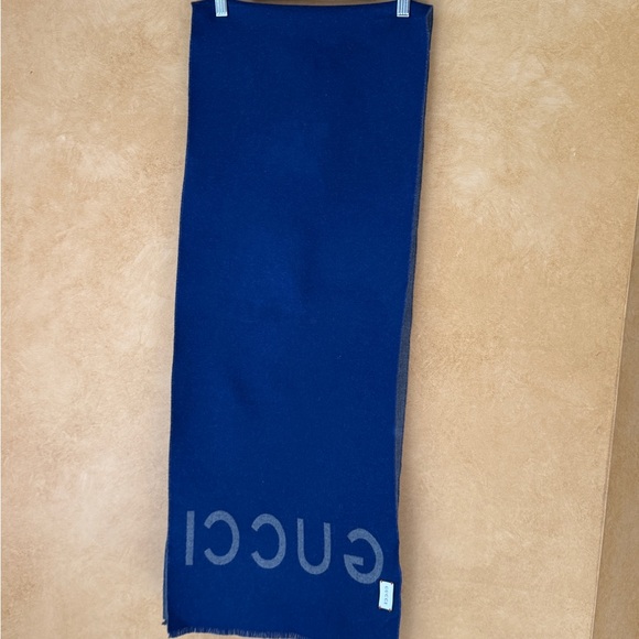 Gucci Blue and Gray Wool Scarf with Wolf Design 71” x 14” - Picture 10 of 10